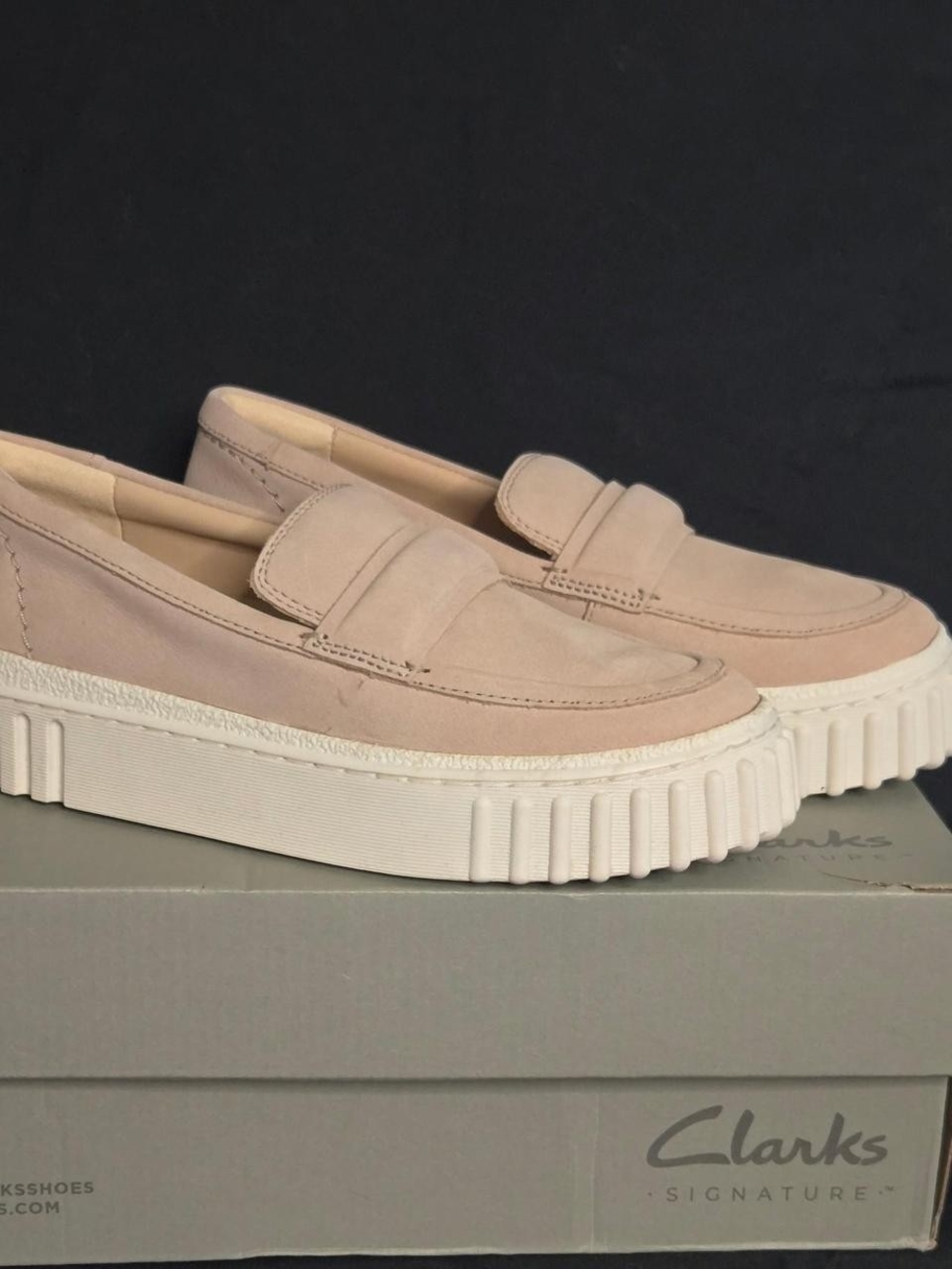 Clarks Women's 5W Light Beige Suede Platform Penny Loafers